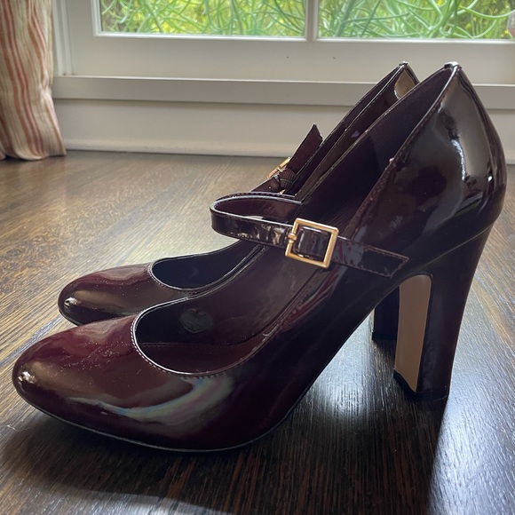DUNE of London classic burgundy patent Mary Jane heels. - Picture 4 of 16